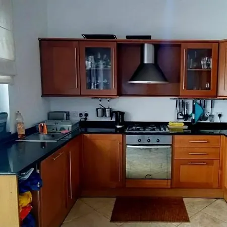 V86 - The 2 Bedroom Spot スリーマ