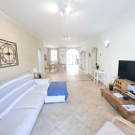Apartment V86 - The 2 Bedroom Spot *