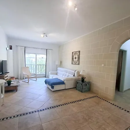 V86 - The 2 Bedroom Spot * Sliema