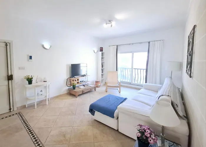 Apartment V86 - The 2 Bedroom Spot *