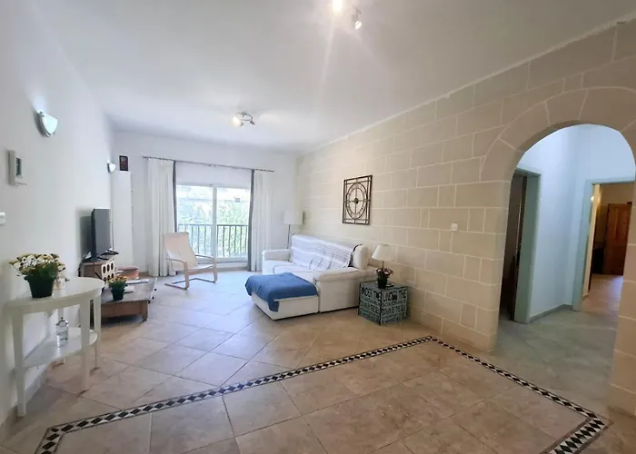 V86 - The 2 Bedroom Spot * Sliema